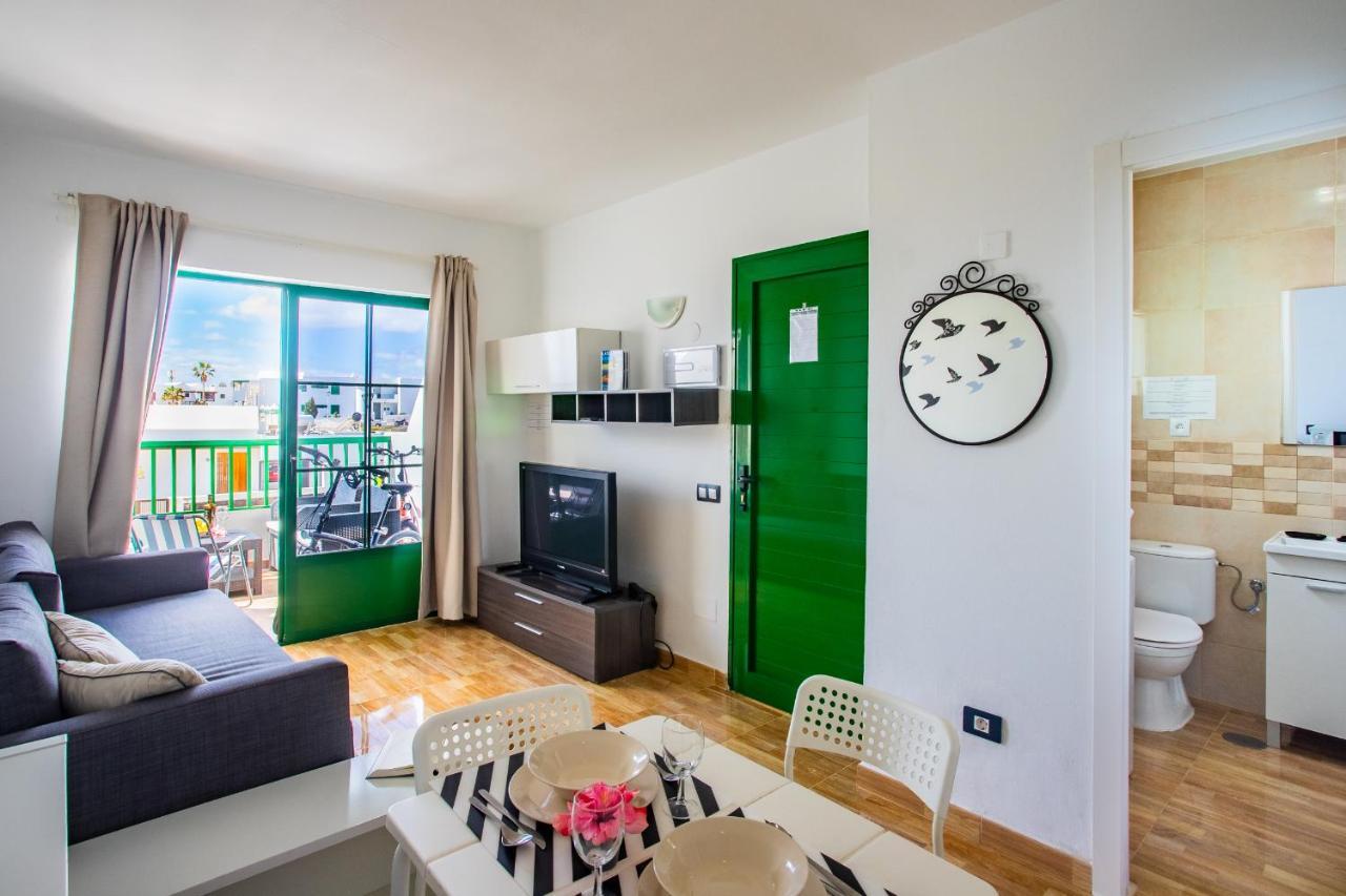 Moya Apartment Tias Bagian luar foto